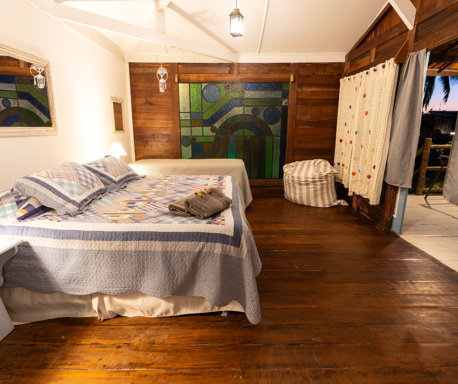 Bangalô Memórias quarto casal com cama King